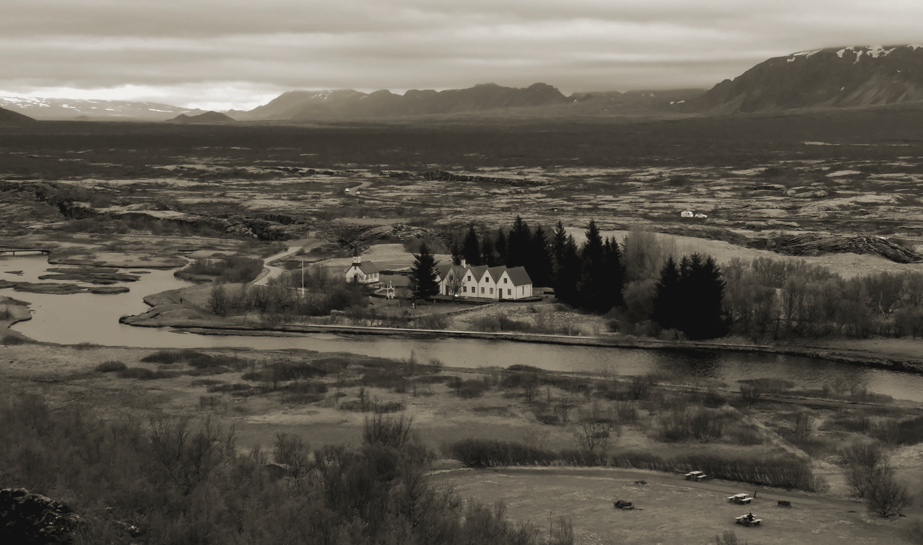 La plana sota la mirada dels cims