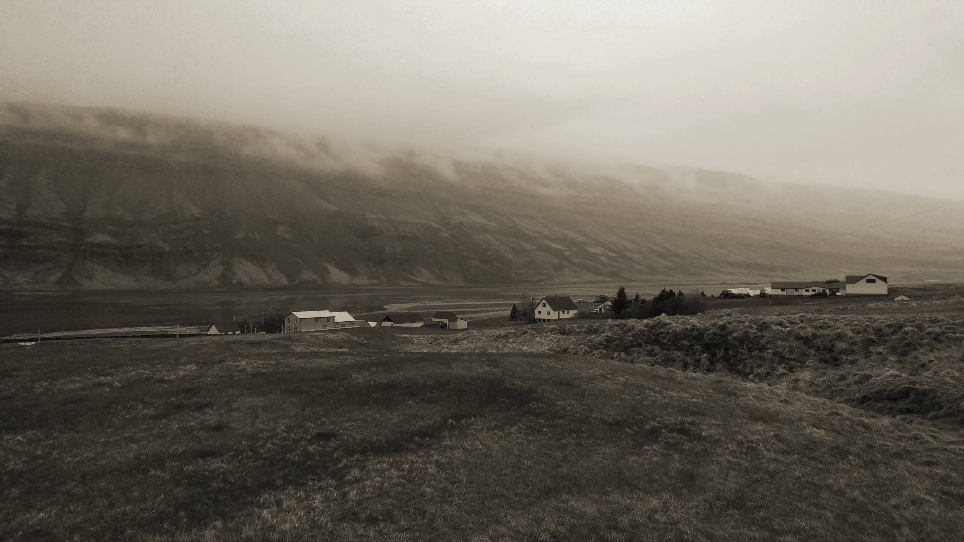 El poble enmig de l'oblit