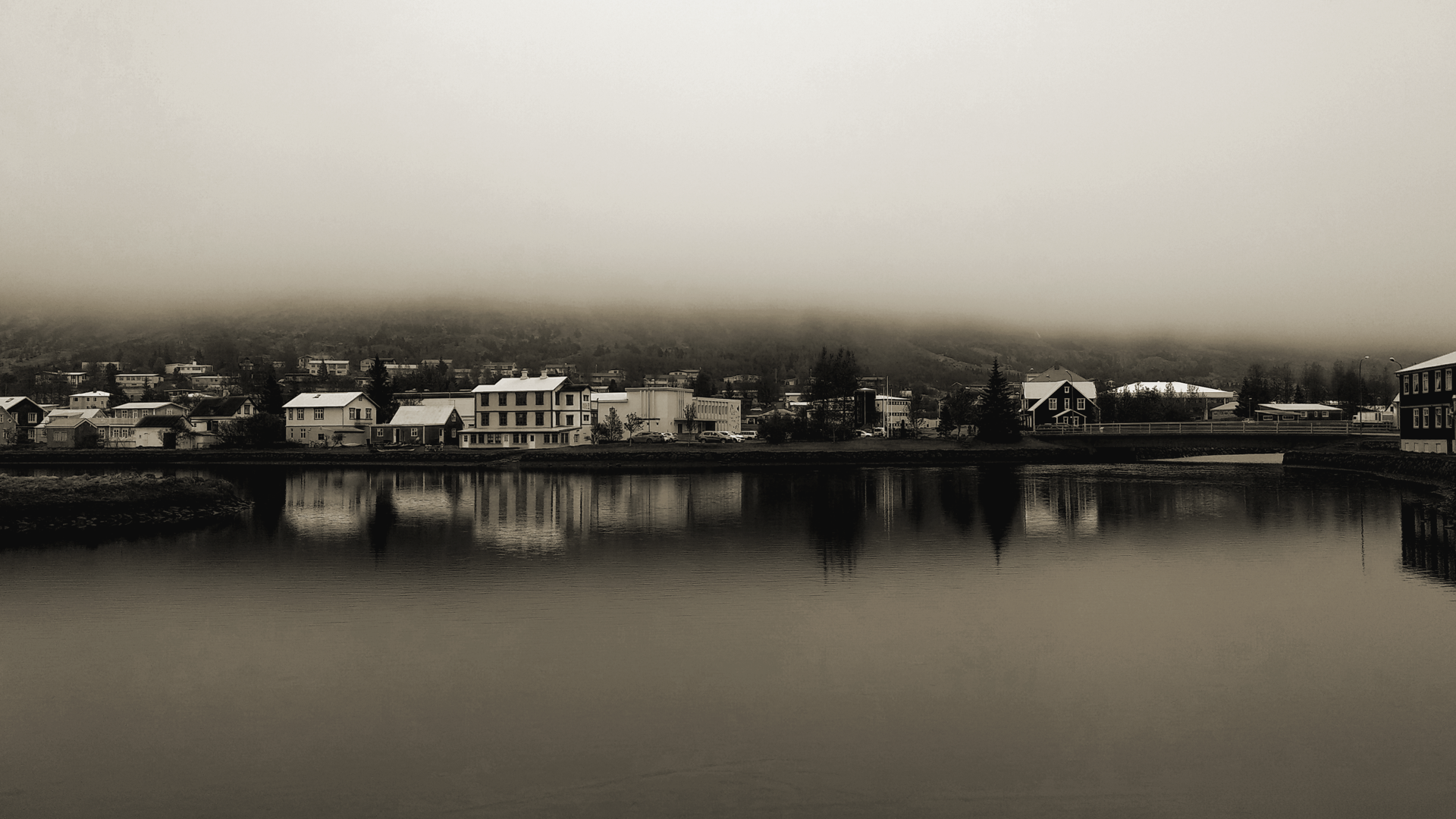 El poble sota la boira